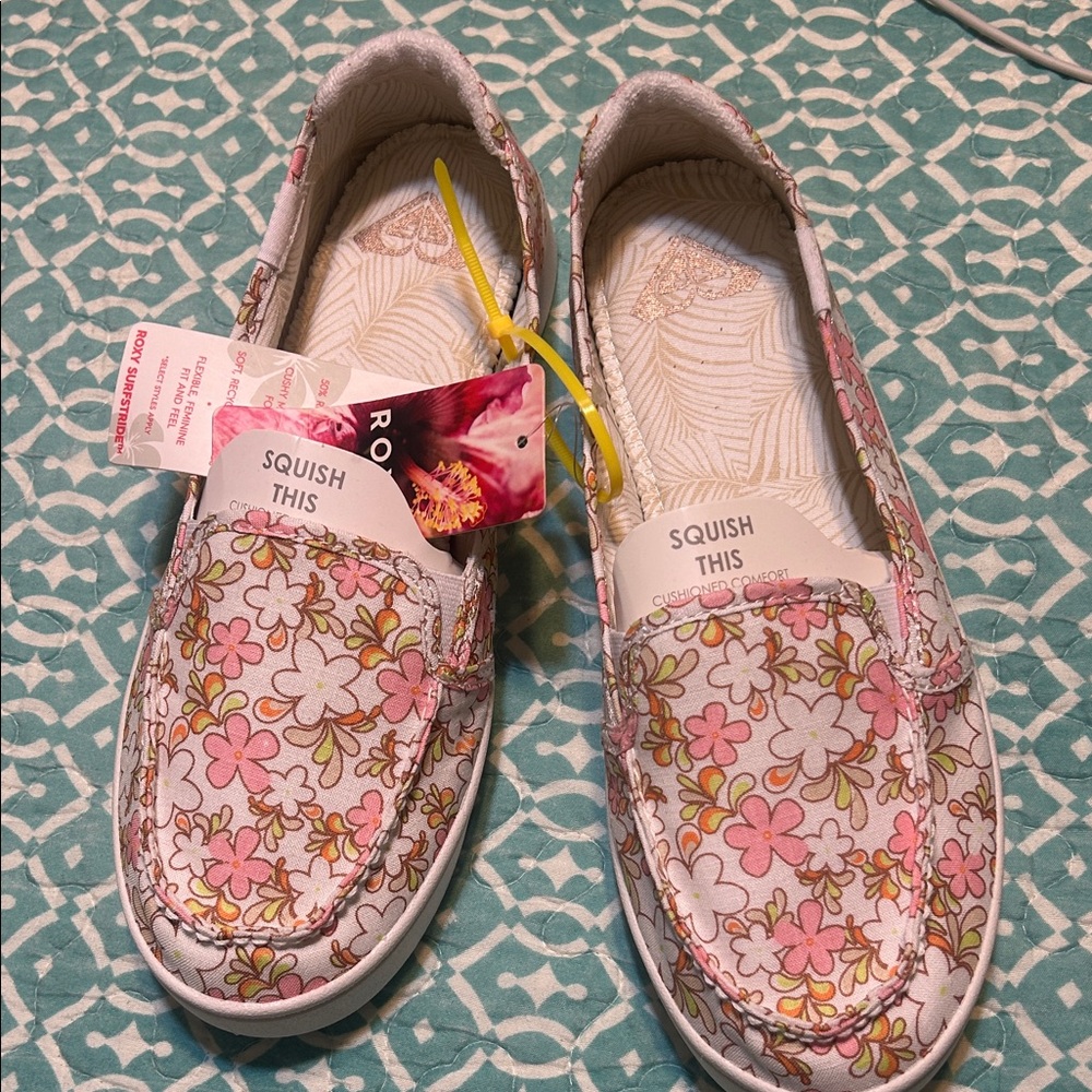 Roxy Minnow Plus with Pink and Yellow Floral Design Shoe